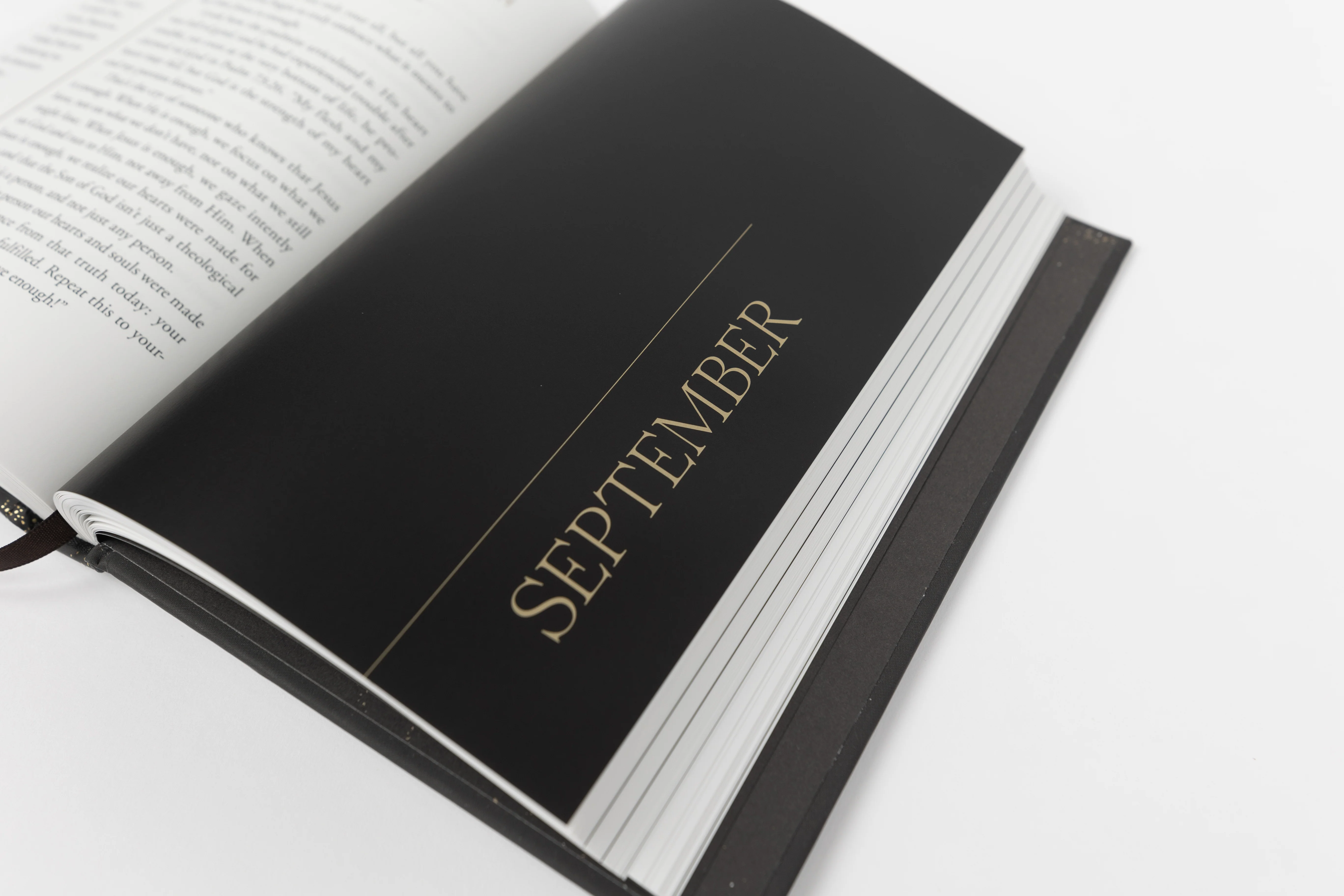 Grace & Glory: 365 Devotions for a Life Transformed by Jesus // Louie Giglio - Image 5